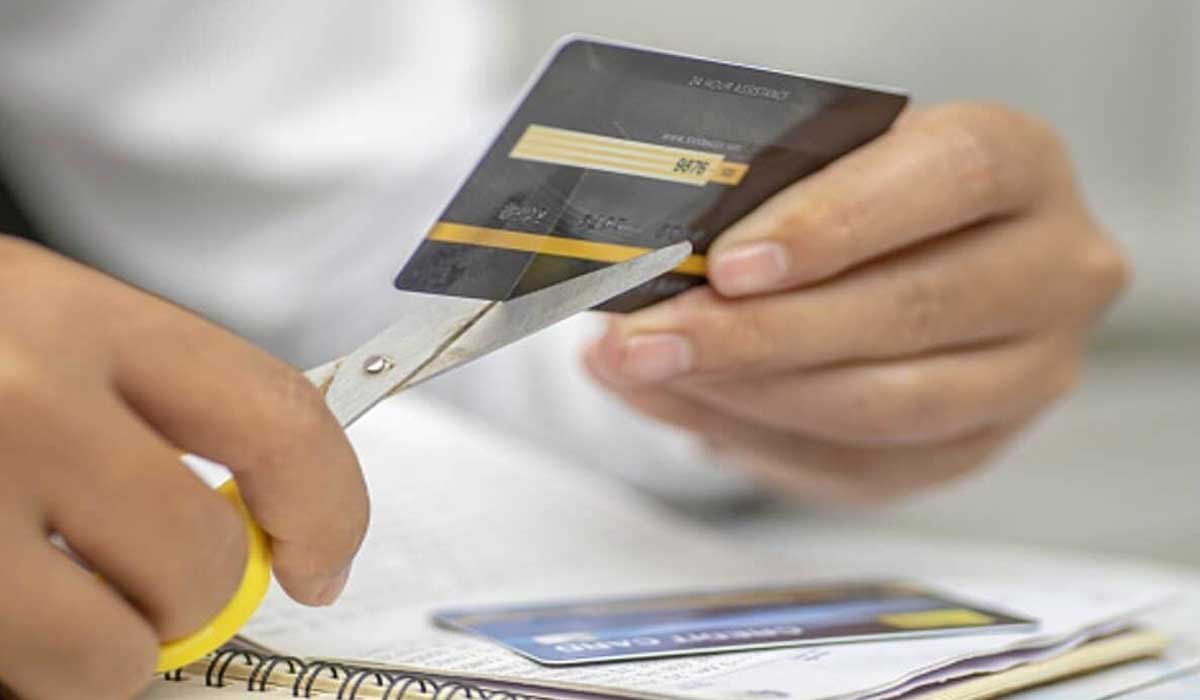 Los bancos pueden cancelar tus tarjetas de débito