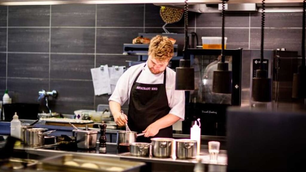 Hay trabajo de cocinero en Canadá: pagan 28 mil pesos al mes 2 Checa esta vacante de canadá